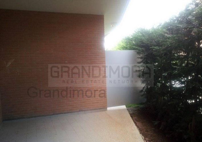 in contesto lusso bilocale con patio coperto e giardino Bergamo