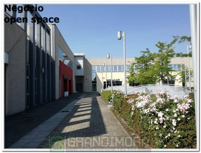 IMMOBILE COMMERCIALE ampio open space Trezzo sull'Adda