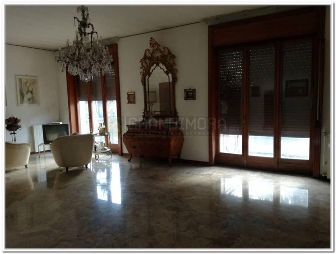 Grande pentalocale tripli servizi Bergamo