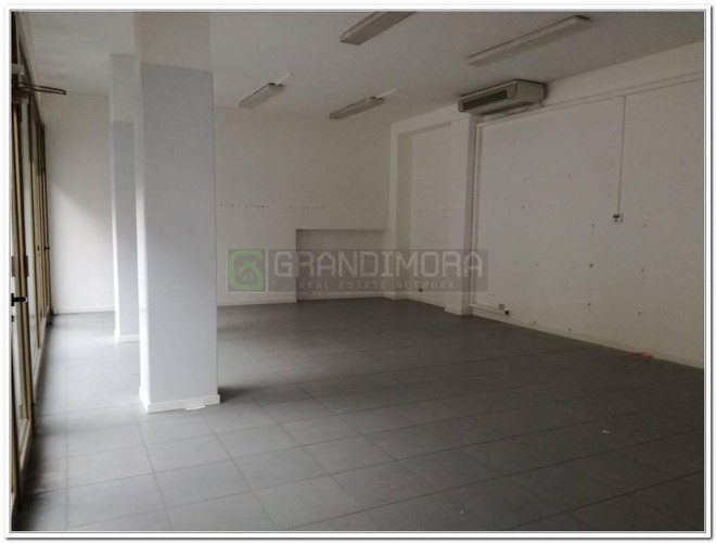 negozio fronte strada Bergamo