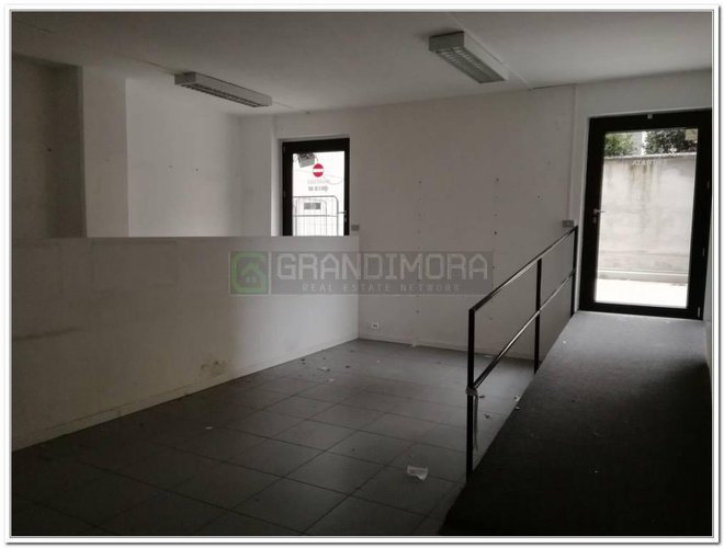 negozio fronte strada Bergamo