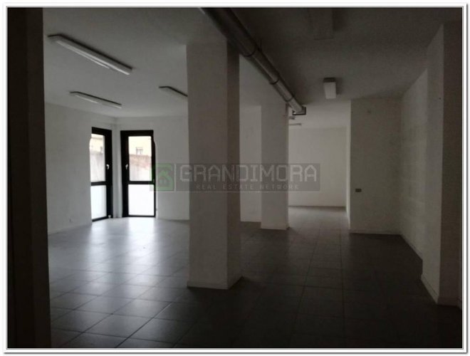 negozio fronte strada Bergamo