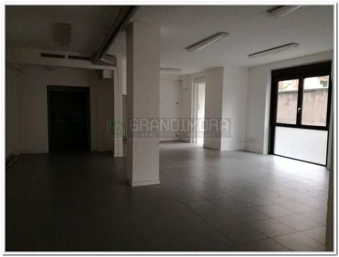 negozio fronte strada Bergamo