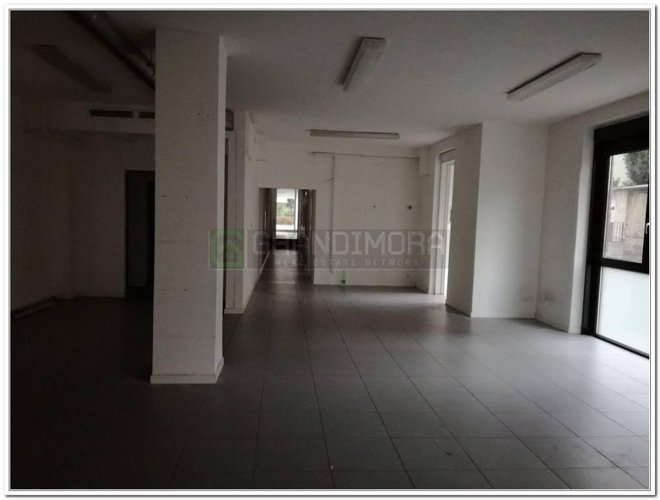 negozio fronte strada Bergamo