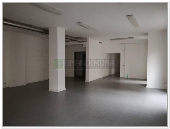 negozio fronte strada Bergamo