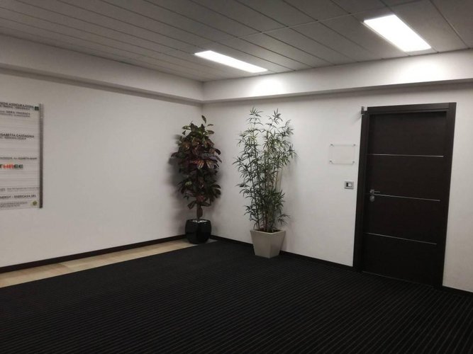 Negozio ampia metratura fronte strada Bergamo