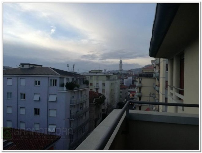 Ultimo piano quadrilocale panoramico piu mansarda Bergamo
