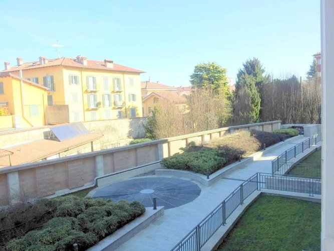 quadrilocale tranquillo tripli servizi portico giardino Bergamo