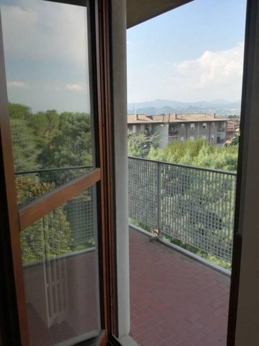 panoramico ultimo piano ampio trilocale cucina abitabile Dalmine