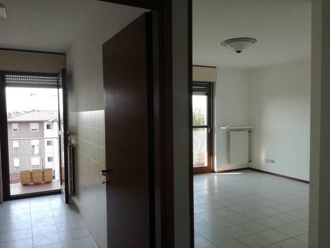 panoramico ultimo piano ampio trilocale cucina abitabile Dalmine