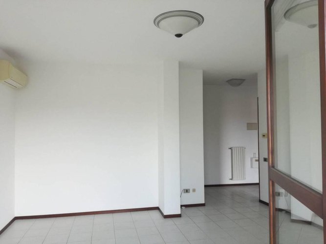 panoramico ultimo piano ampio trilocale cucina abitabile Dalmine