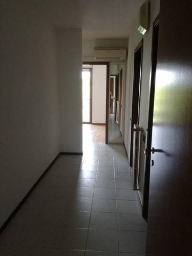 panoramico ultimo piano ampio trilocale cucina abitabile Dalmine