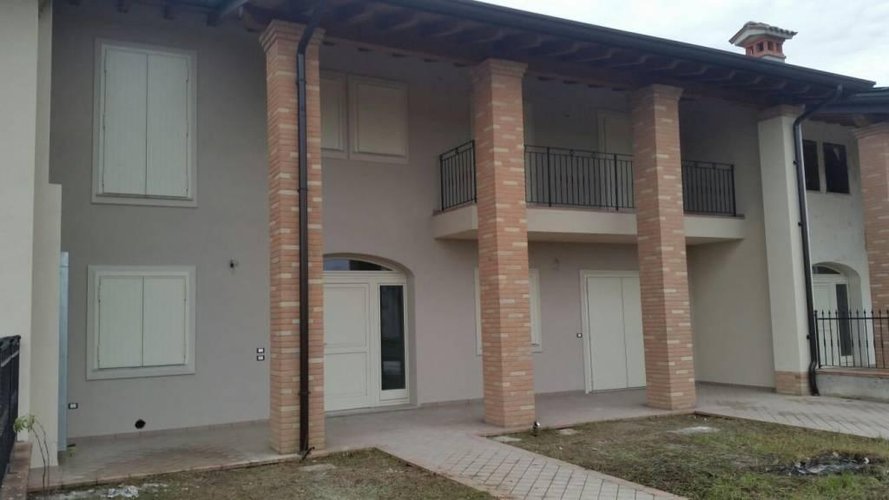 VILLETTA A SCHIERA Calvisano