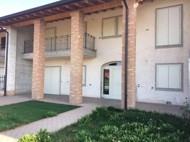 VILLETTA A SCHIERA Calvisano