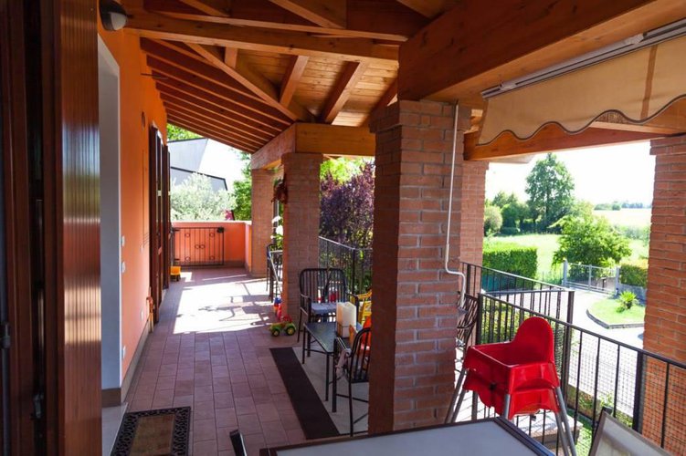 quadrilocale con giardino a poca distanza dal lago di garda Lonato