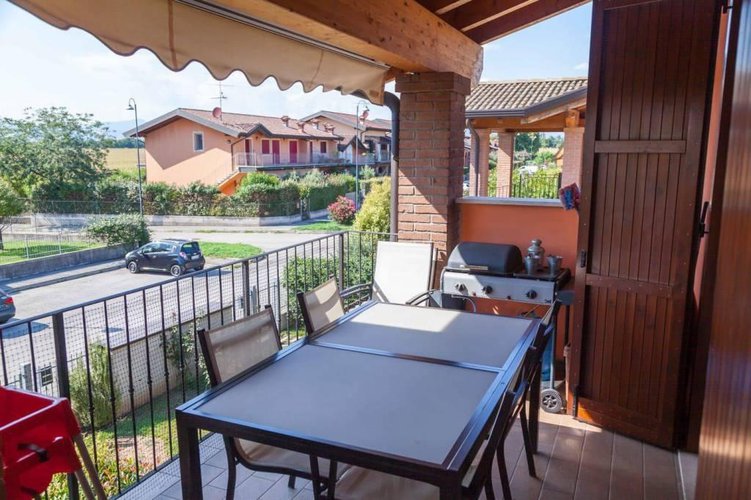 quadrilocale con giardino a poca distanza dal lago di garda Lonato
