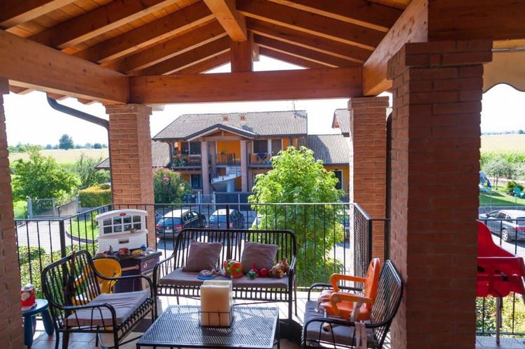 quadrilocale con giardino a poca distanza dal lago di garda Lonato