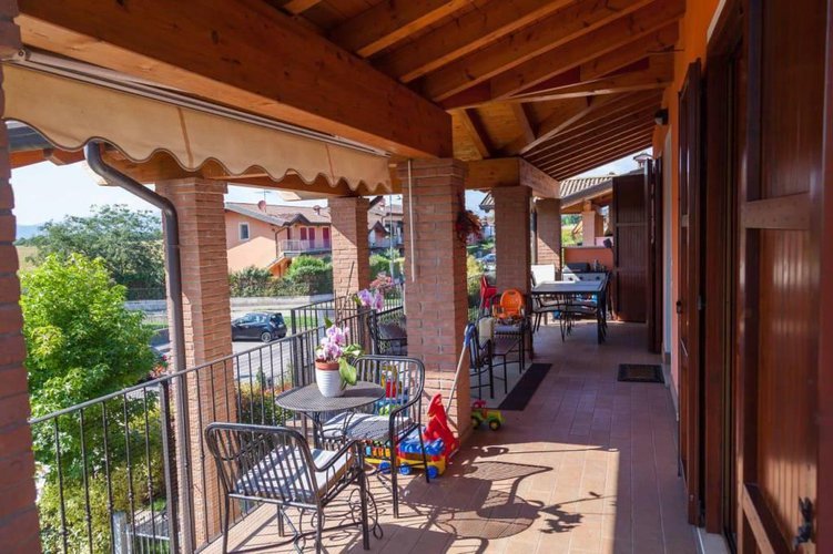 quadrilocale con giardino a poca distanza dal lago di garda Lonato