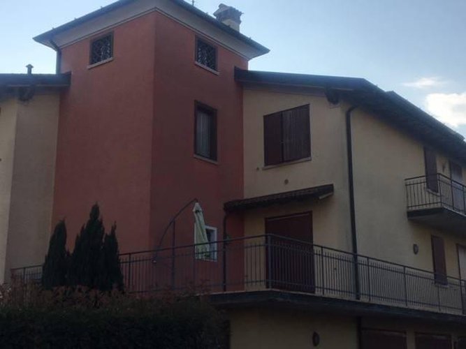 APPARTAMENTO TRILOCALE CON GIARDINO