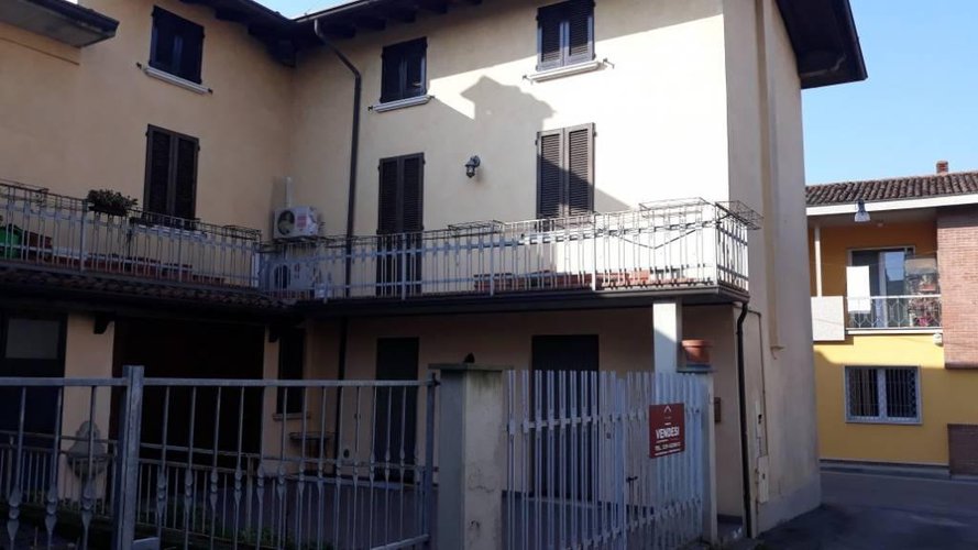 PORZIONE BIFAMILIARE Gambara