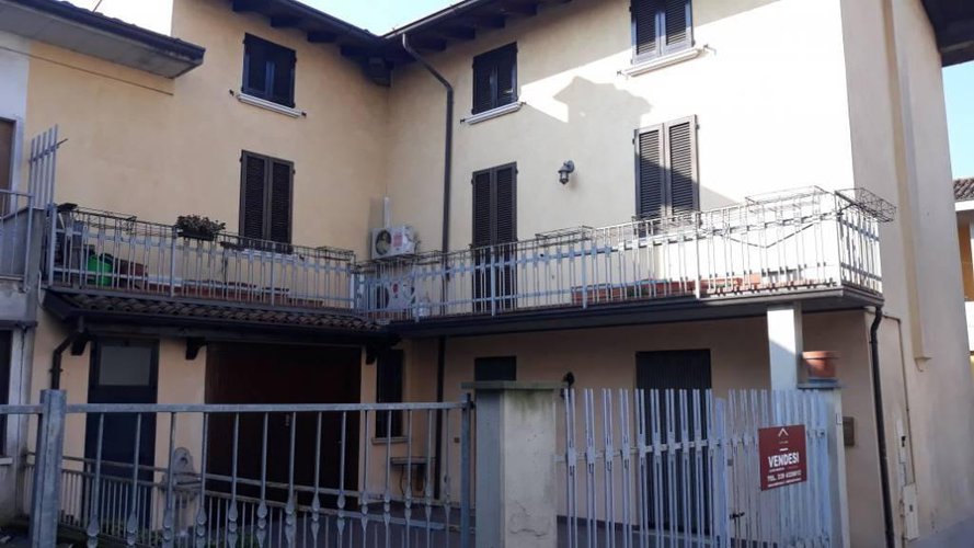 PORZIONE BIFAMILIARE Gambara