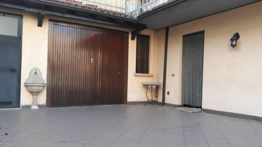 PORZIONE BIFAMILIARE Gambara