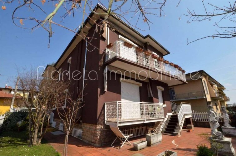 VILLA SINGOLA con 2 appartamenti