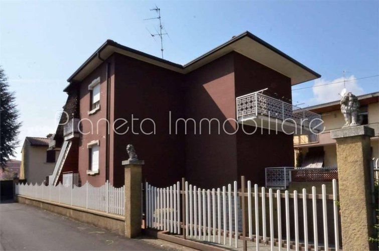 VILLA SINGOLA con 2 appartamenti Bergamo