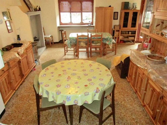 Porzione di casa centrale  85.000 Capizzone