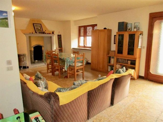 Porzione di casa centrale  85.000 Capizzone