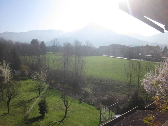 CAZZANO SANT' ANDREA panoramico su verde e montagne Cazzano Sant'Andrea