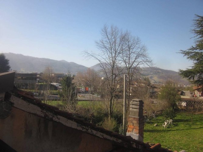CAZZANO SANT' ANDREA panoramico su verde e montagne Cazzano Sant'Andrea