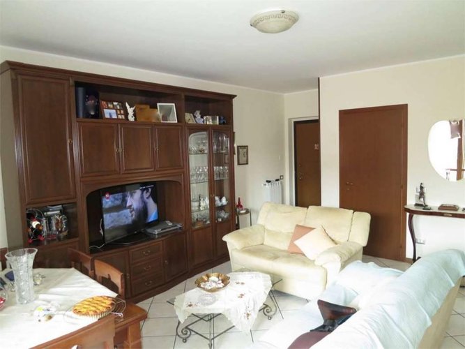 TRILOCALE ampio e di recente costruzione Calcinate