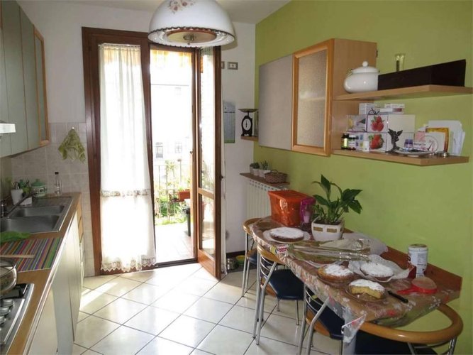 TRILOCALE ampio e di recente costruzione Calcinate