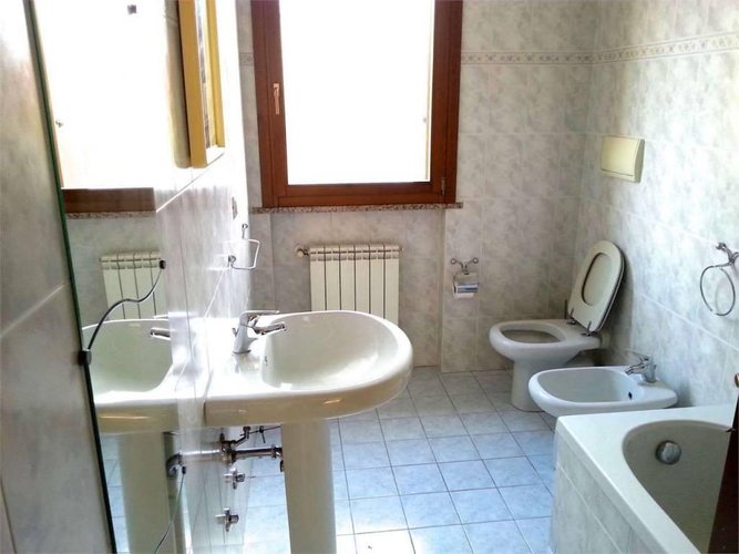 TRILOCALE ampio e di recente costruzione Calcinate