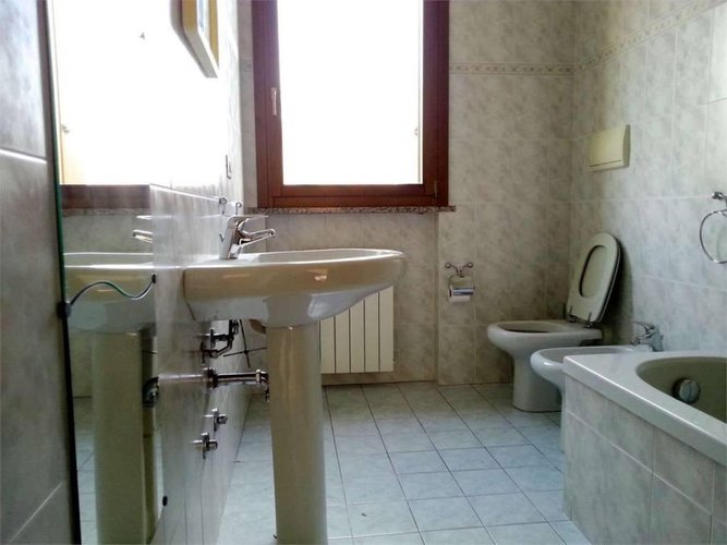 TRILOCALE ampio e di recente costruzione Calcinate