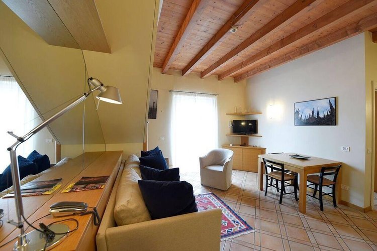 NAVIGLIO ASC. SFORZA LOCAZIONE APPARTAMENTO 167MQ. ARREDATO Milano