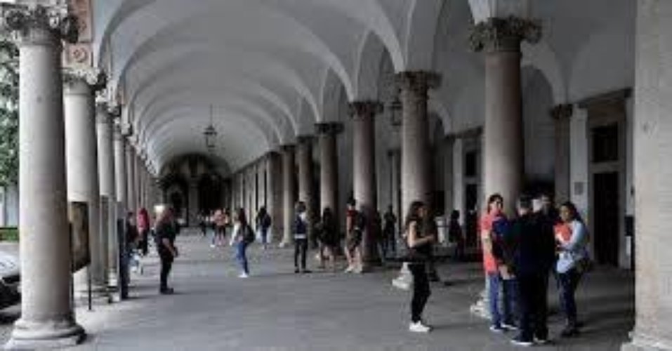 BAR TAVOLA CALDA DIFRONTE UNIVERSIT MQ. 230 OTTIMI INCASSI Milano