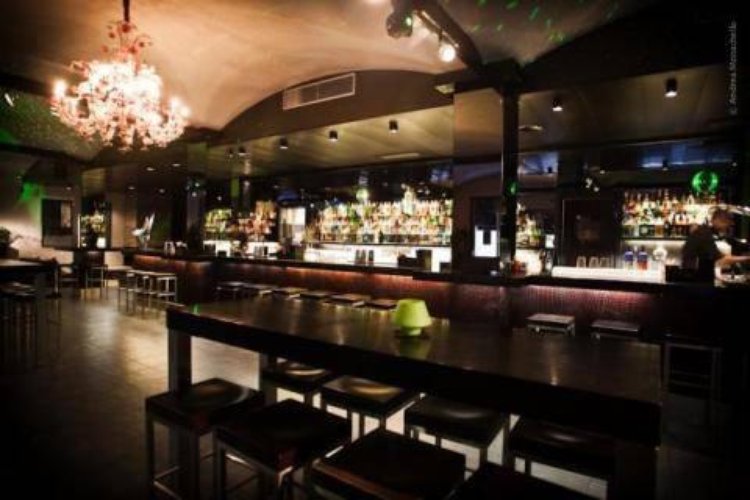 BAR TAVOLA CALDA DIFRONTE UNIVERSIT MQ. 230 OTTIMI INCASSI Milano