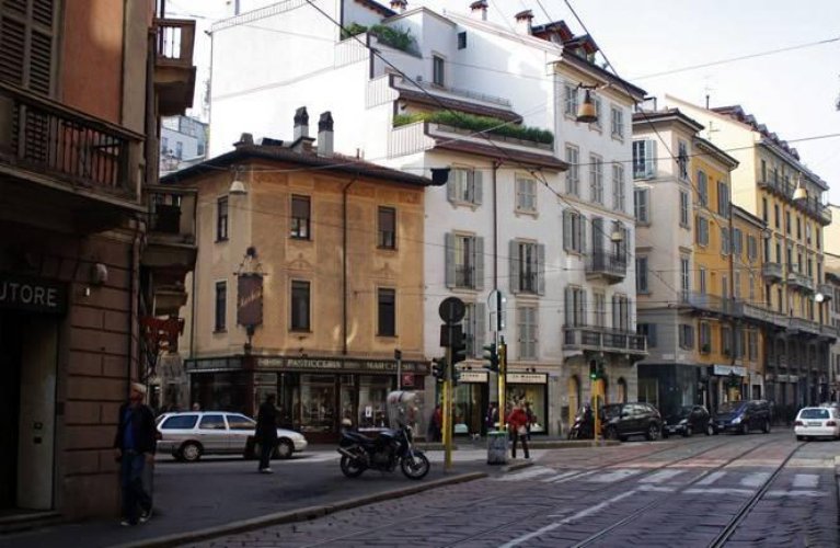 BAR CON LABORATORIO CANNA FUMARIA E DEHOR CORSO MAGENTA