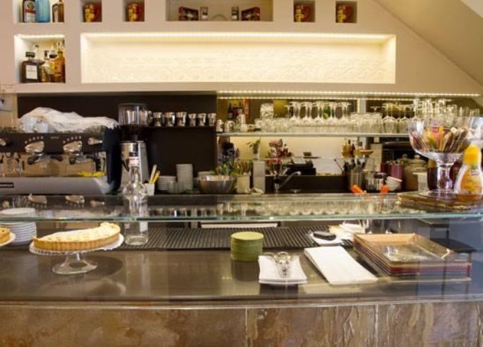 BAR CON LABORATORIO CANNA FUMARIA E DEHOR CORSO MAGENTA Milano