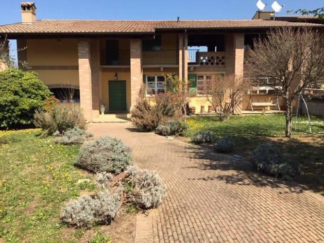 VILLA RETORBIDO POSIZIONE PANORAMICA DI RECENTE COSTRUZIONE Retorbido