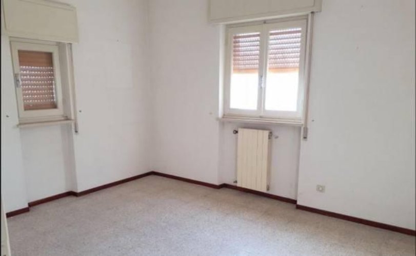 VILLETTA DA RISTRUTTURARE IN POSIZIONE COLLINARE MONTEBELLO Montebello della battaglia