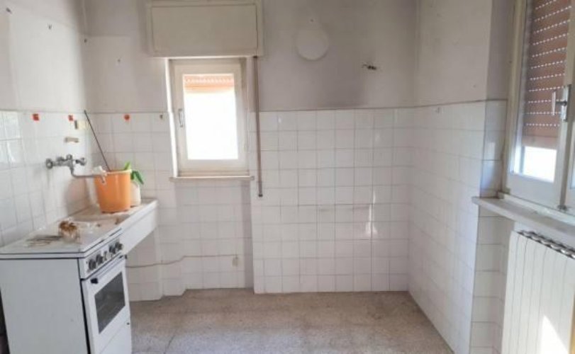 VILLETTA DA RISTRUTTURARE IN POSIZIONE COLLINARE MONTEBELLO Montebello della battaglia