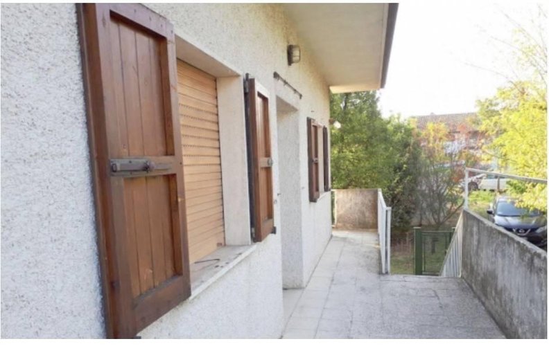 VILLETTA DA RISTRUTTURARE IN POSIZIONE COLLINARE MONTEBELLO Montebello della battaglia