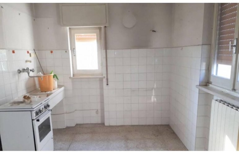 VILLETTA DA RISTRUTTURARE IN POSIZIONE COLLINARE MONTEBELLO Montebello della battaglia