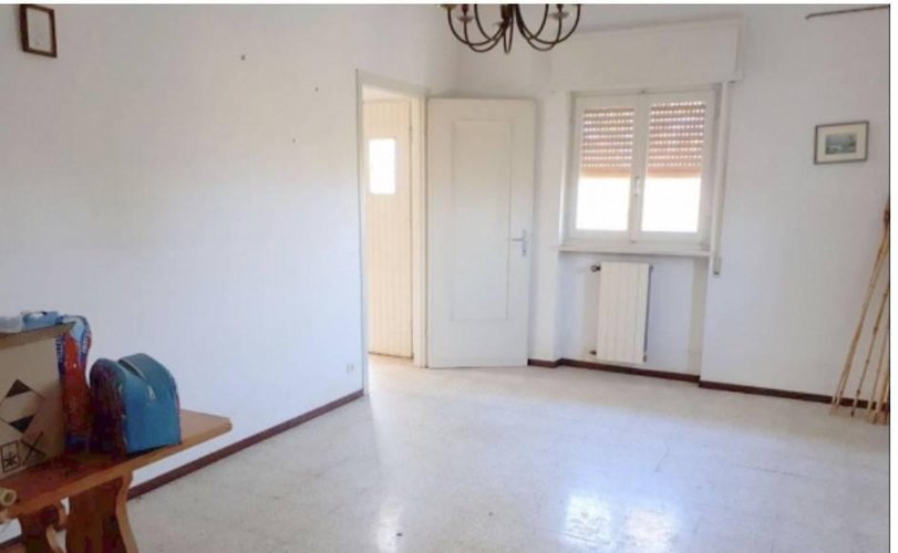 VILLETTA DA RISTRUTTURARE IN POSIZIONE COLLINARE MONTEBELLO Montebello della battaglia