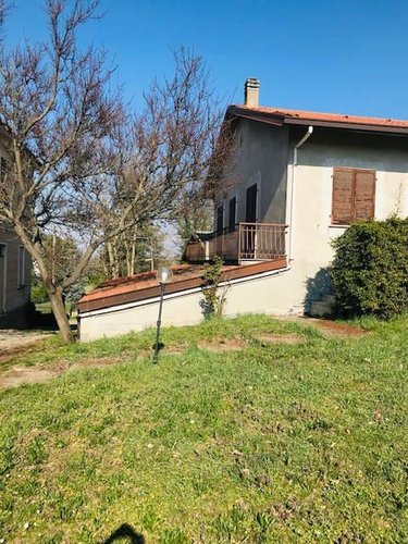 VILLETTA IN ZONA COLLINARE PRIME COLLINE MAIRANO CASTEGGIO Casteggio