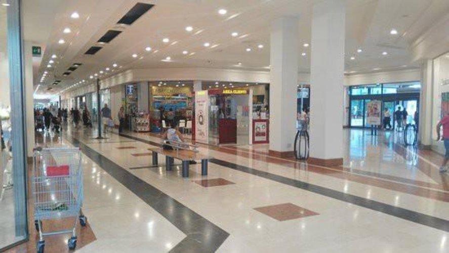 BAR CENTRO COMMERCIALE FIORDALISO ROZZANO OTTIMA POSIZIONE Rozzano