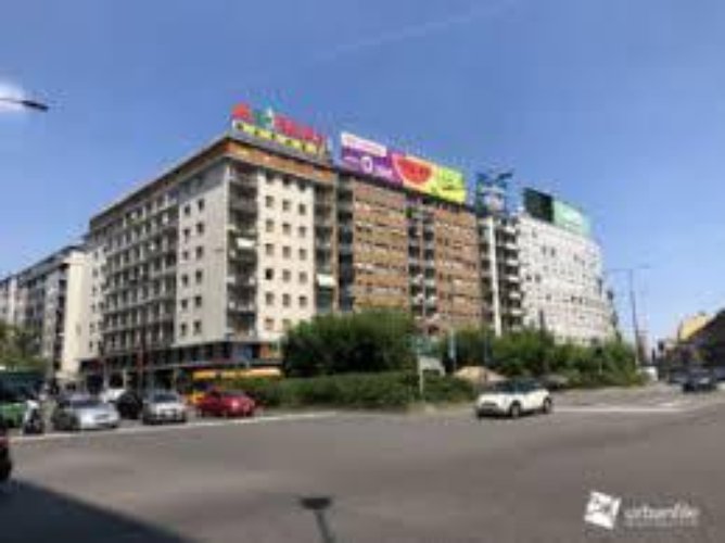 NEGOZIO P.LE LORETO CON CANNA FUMARIA 280MQ. 7 VETRINE Milano